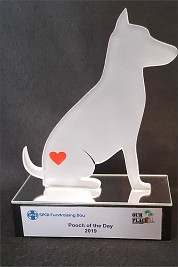 Profile cut Glass dog